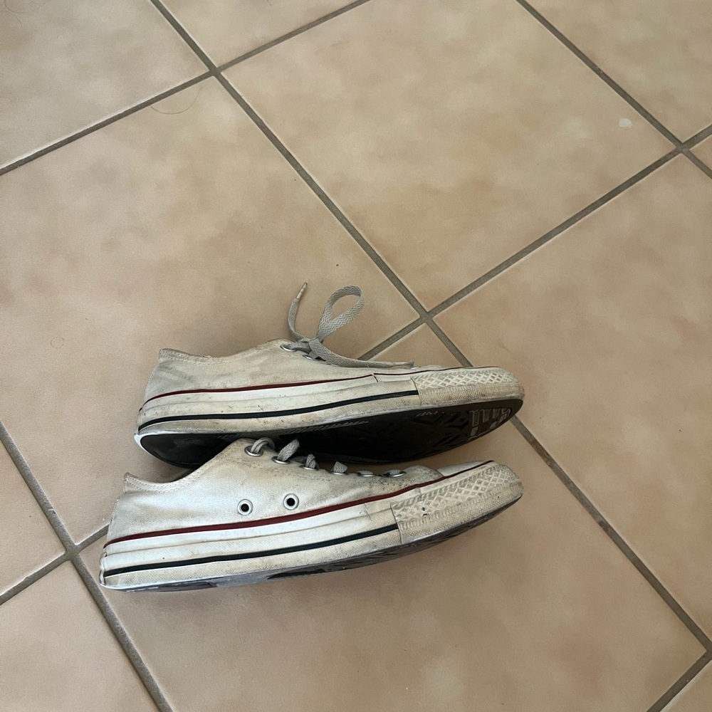 Converse White Low Top Canvas Sneakers - Picture 4 of 8